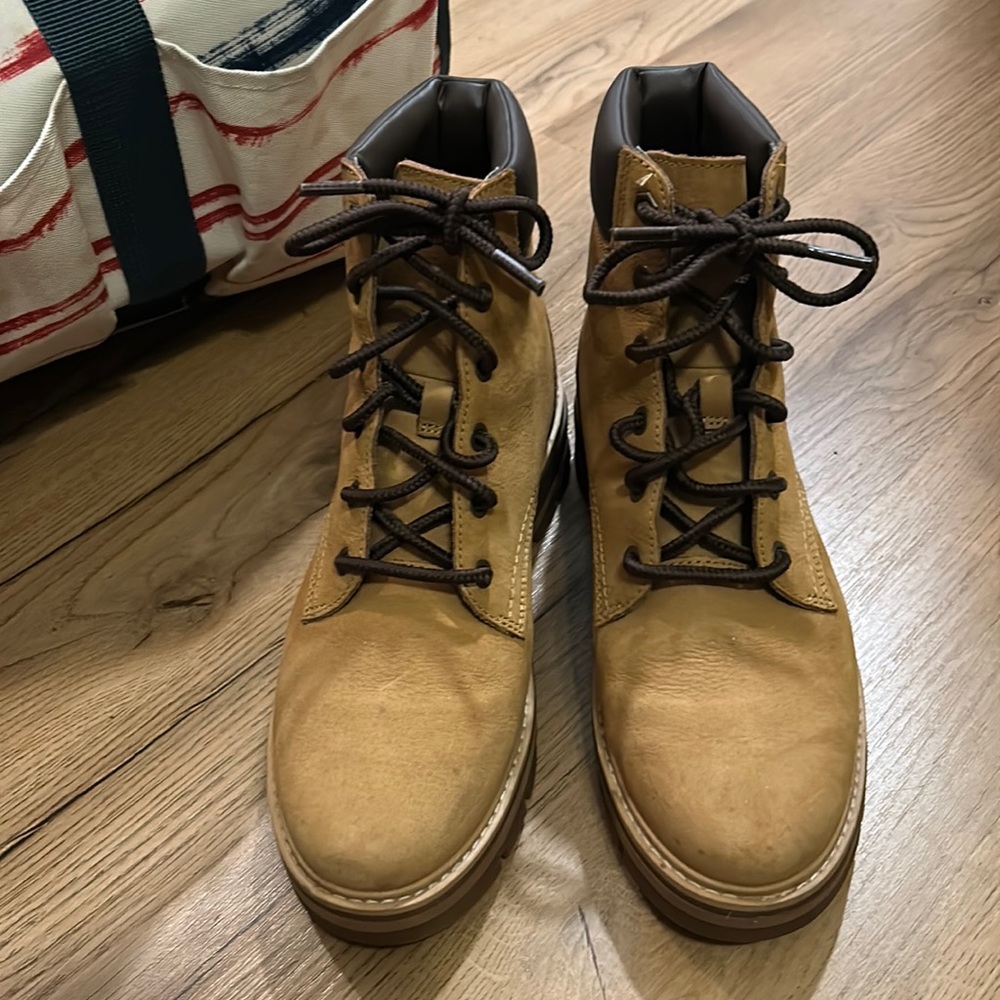 Timberland woman’s boots size 7